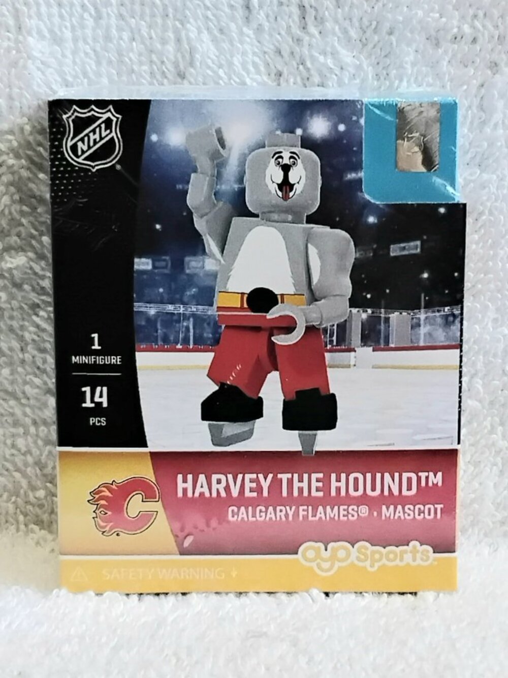 Sealed 2016 NHL Harvey The Hound Mini Figure Gen 3 Series 4 by OYO Sports!